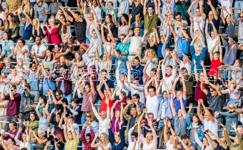 星空综合体育APP下载百度智能云鹿晗挑战足球运动员赛跑，谁将夺得胜利？